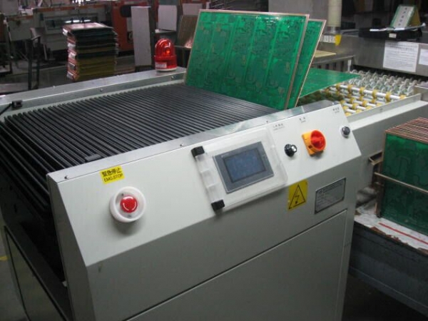 阻焊显影自动收板机